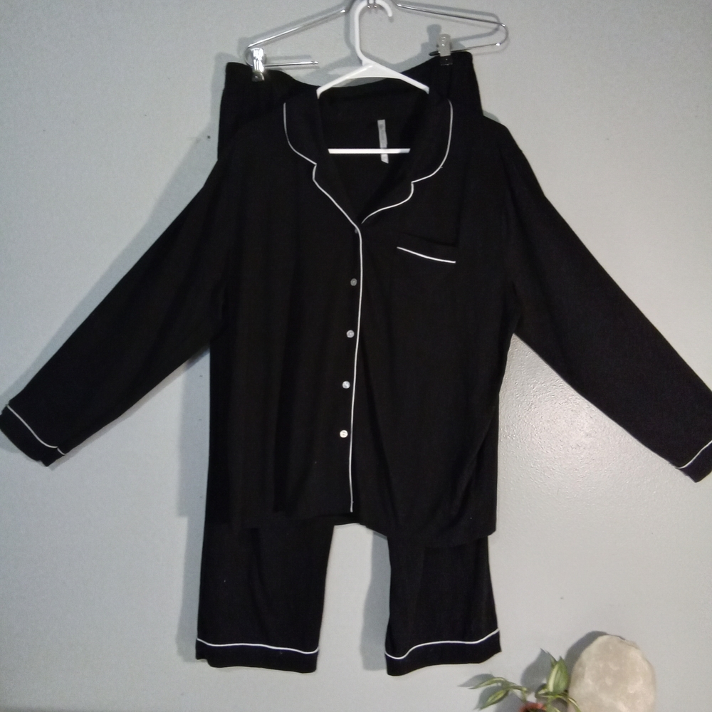 Flora Nikrooz Black Loungewear with White‎ Accents LG 10/12